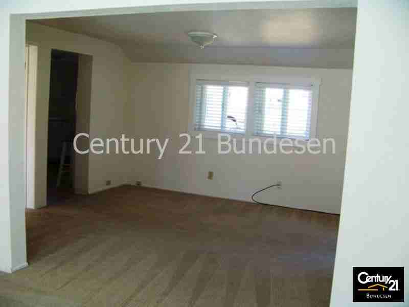 843 Chapman Ln - Photo 3 of 15