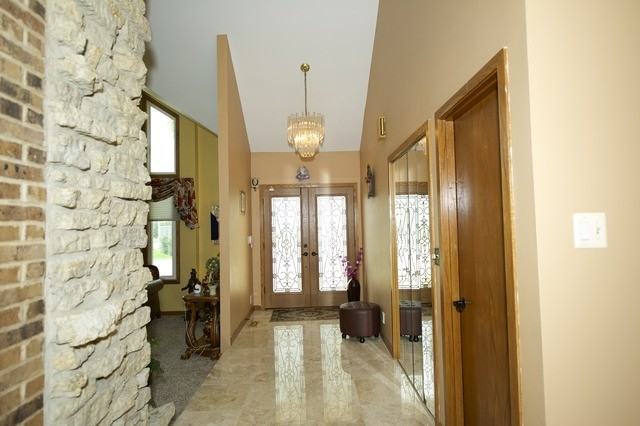 5N271 Swift Rd - Photo 2 of 25