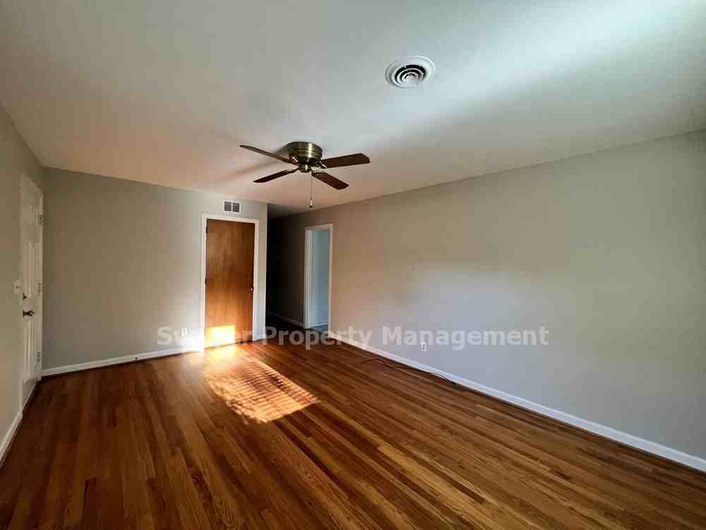 325 Bayshore Dr - Photo 3 of 18