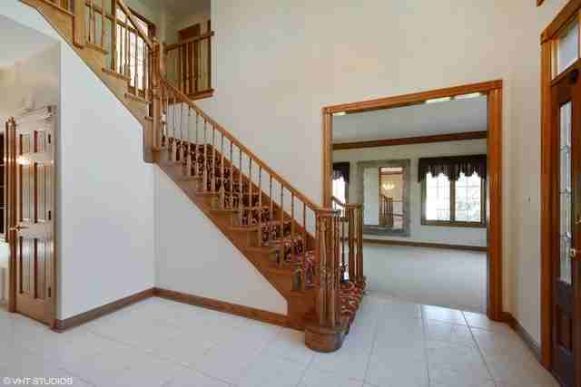 7 Seneca Ct - Photo 2 of 14