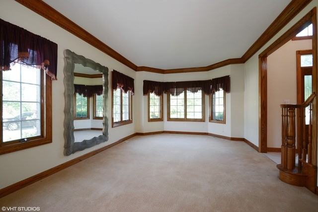 7 Seneca Ct - Photo 3 of 14