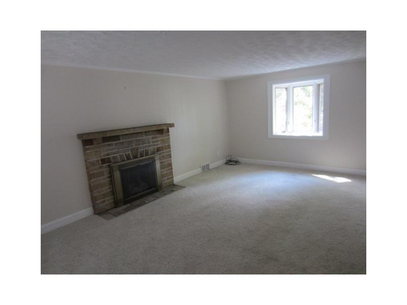 125 Green Dr - Photo 3 of 23