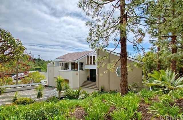 2315 Hillview Dr - Photo 2 of 33