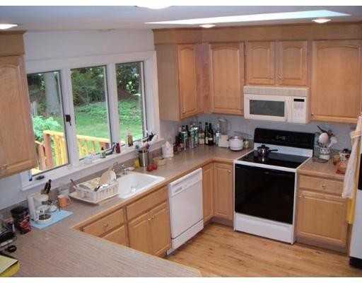 47 Bacon St - Photo 3 of 5