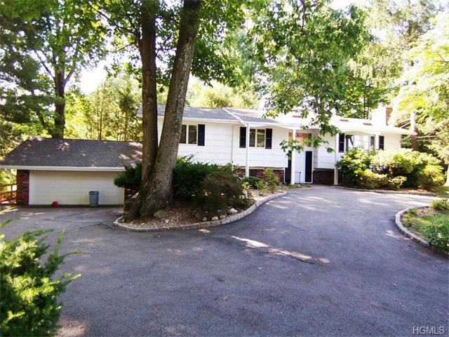 14 Deerhill Ln - Photo 2 of 20