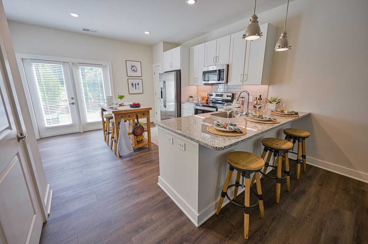 Hawthorne at the Pointe - Photo 3 of 38