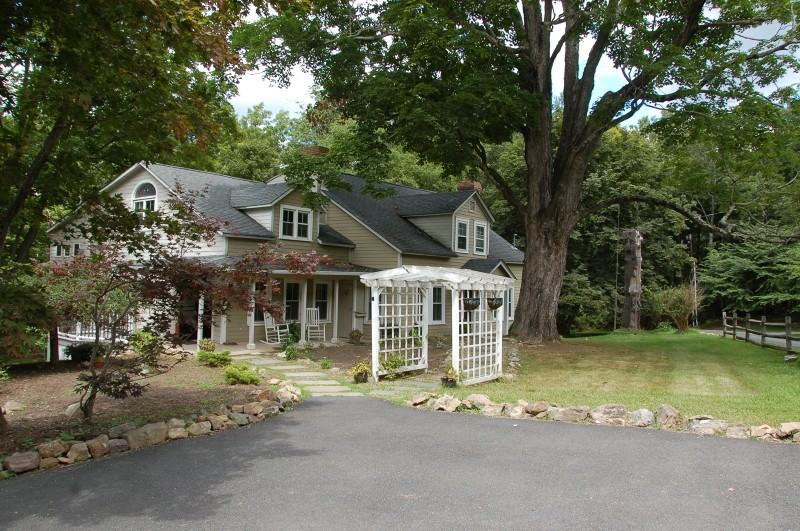 83 Old Mill Rd - Photo 2 of 23