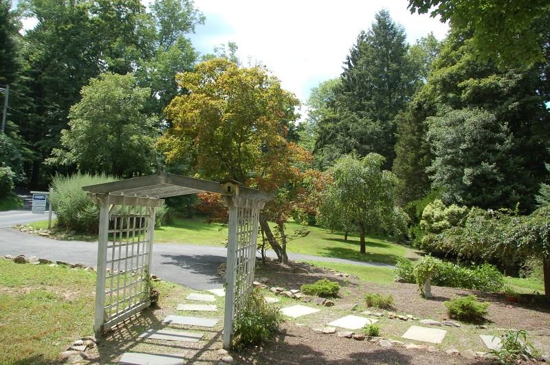 83 Old Mill Rd - Photo 3 of 23