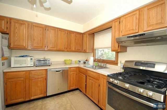 132 Meriline Ave - Photo 3 of 11