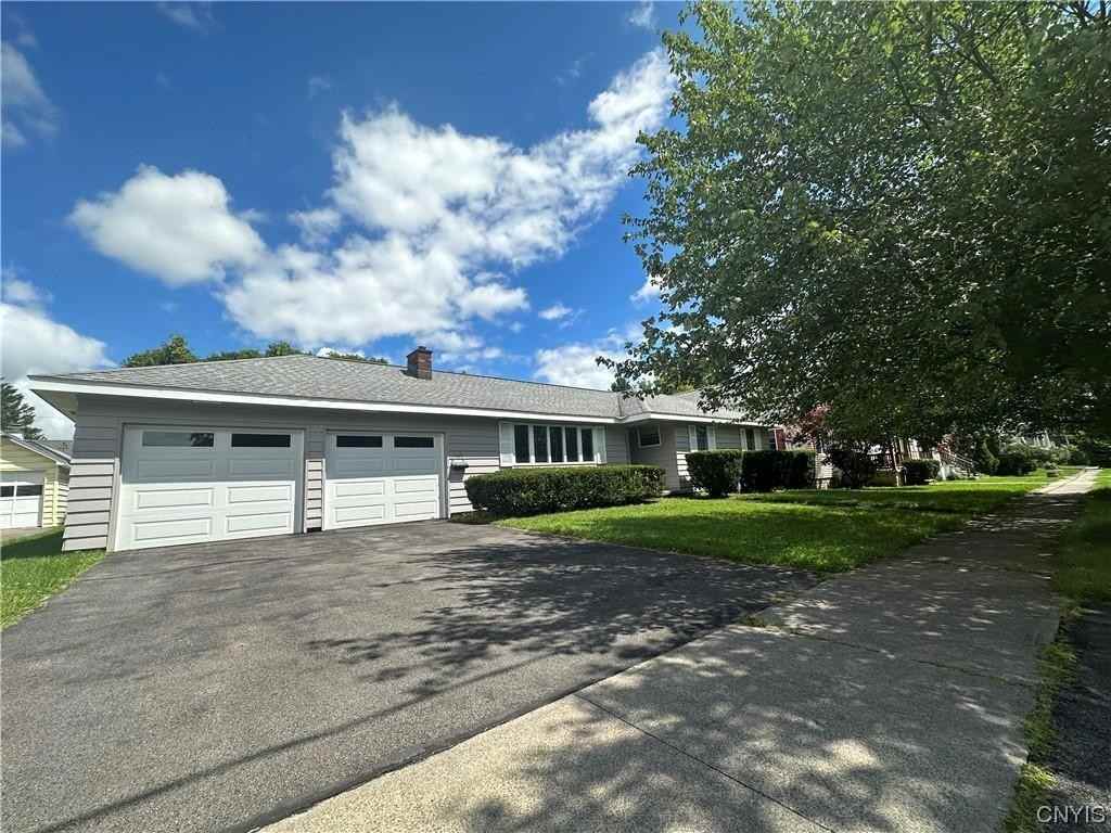 1426 Fincke Ave - Photo 2 of 11