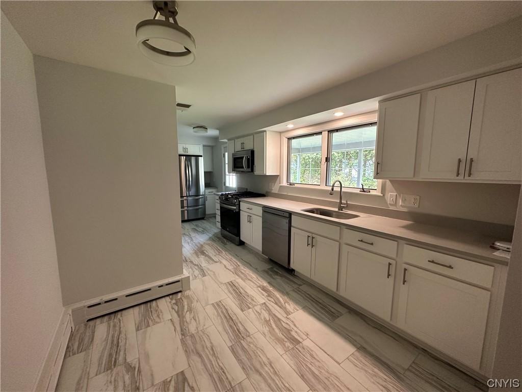 1426 Fincke Ave - Photo 3 of 11