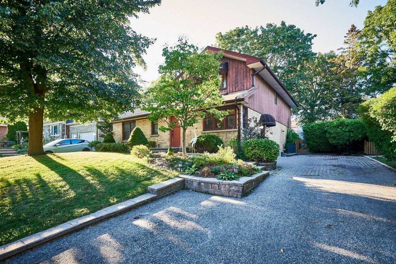 914 Regent Drive, Oshawa, ON L1G 1J1 4 Bedroom House for 3,200/month