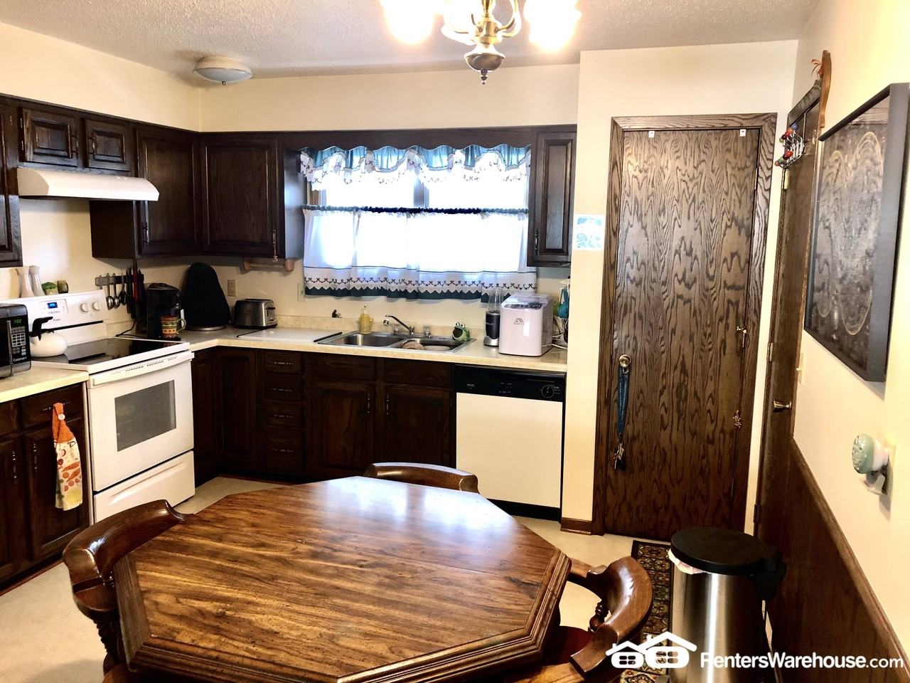 828 21st Ave N - Photo 3 of 10