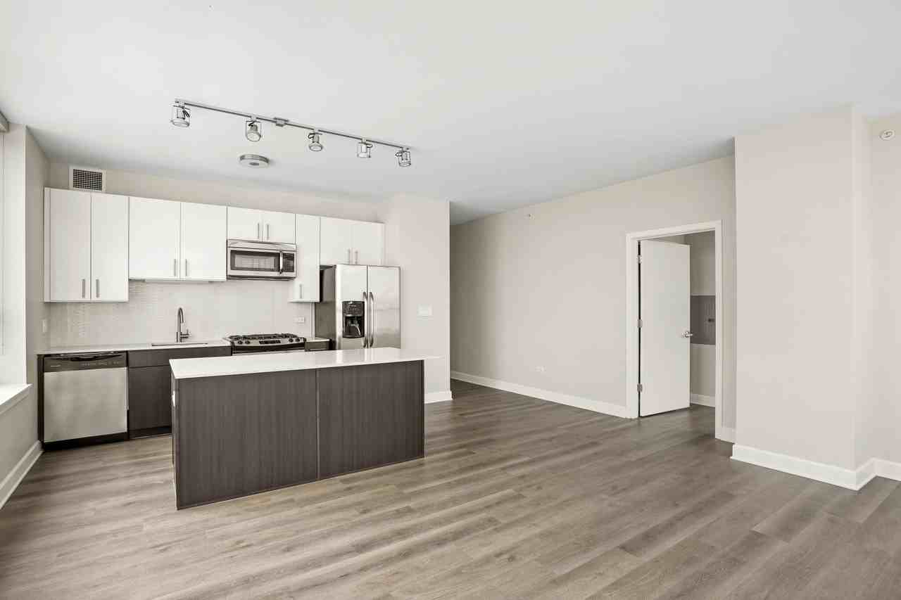 765 W Adams St #2-2 - Photo 2 of 23