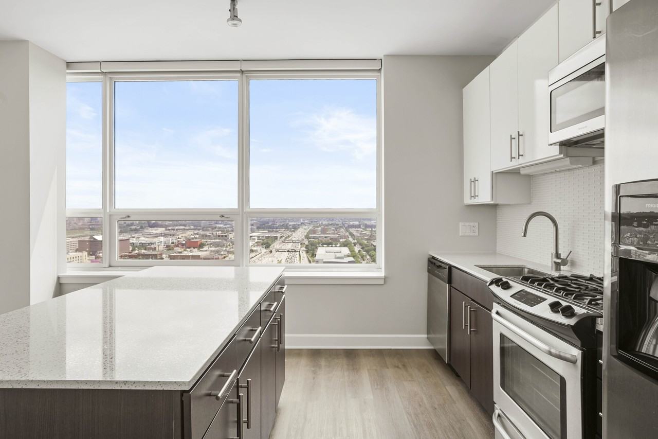 765 W Adams St #2-2 - Photo 4 of 23