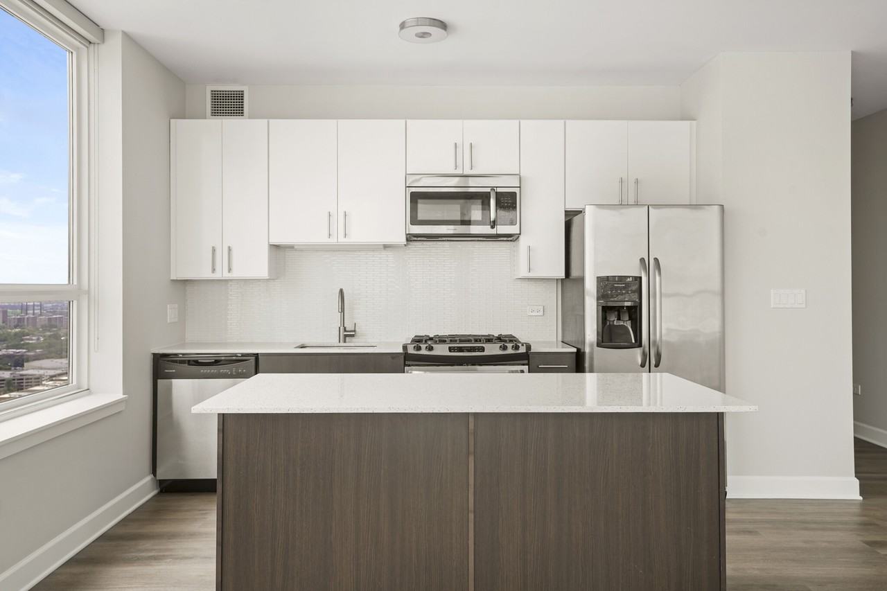 765 W Adams St #2-2 - Photo 5 of 23