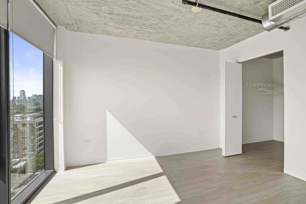 2111 S Wabash Ave - Photo 7 of 25