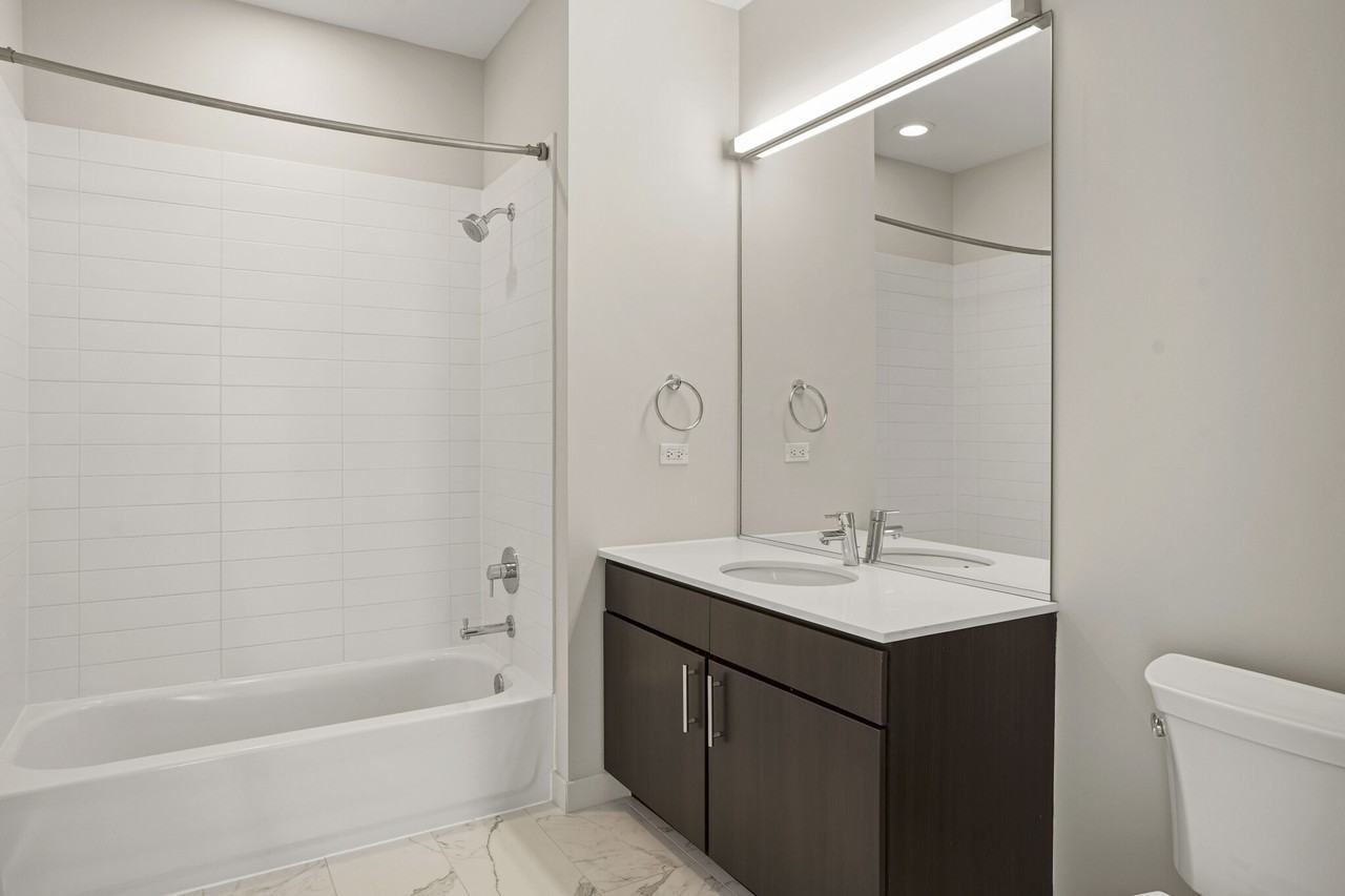 765 W Adams St #3-2-5PH - Photo 7 of 26