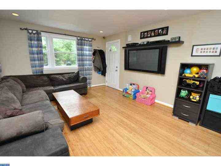 306 Larch Ave - Photo 2 of 12