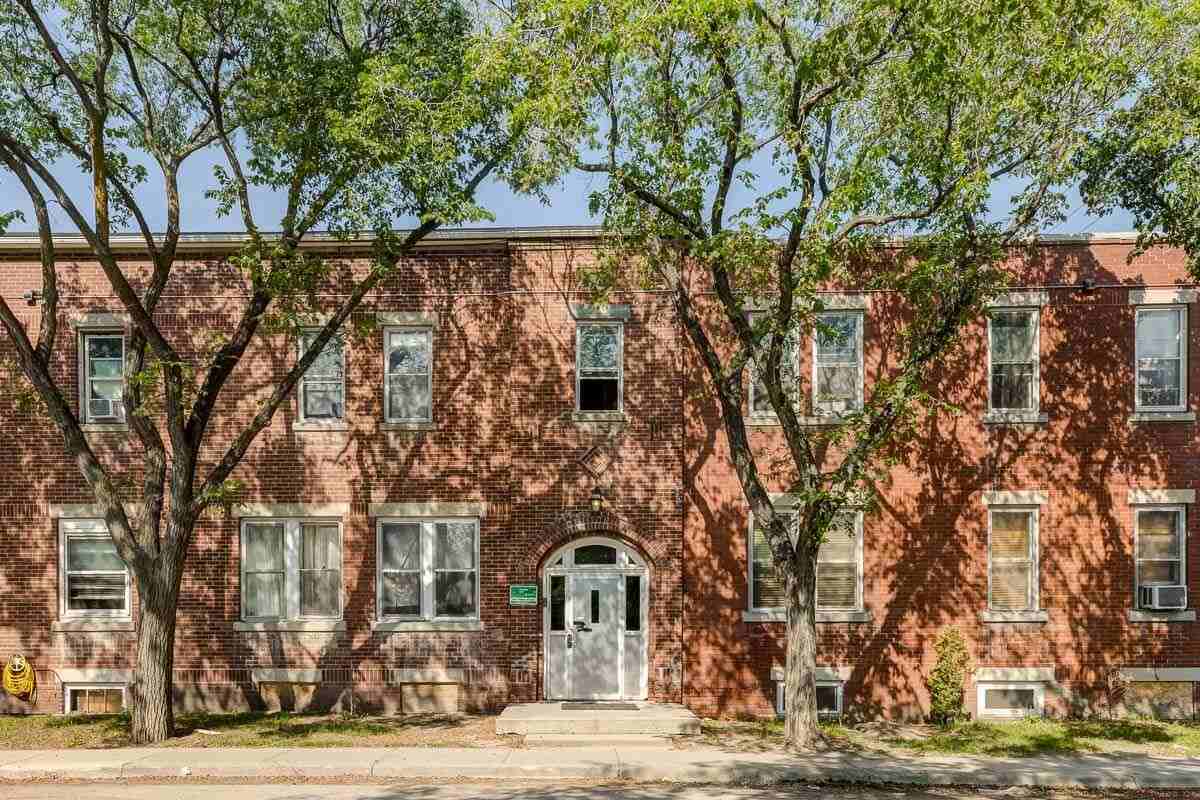 Victoria Arms Apartments 1602 Victoria Ave 1602, Regina, SK S4P 0P7