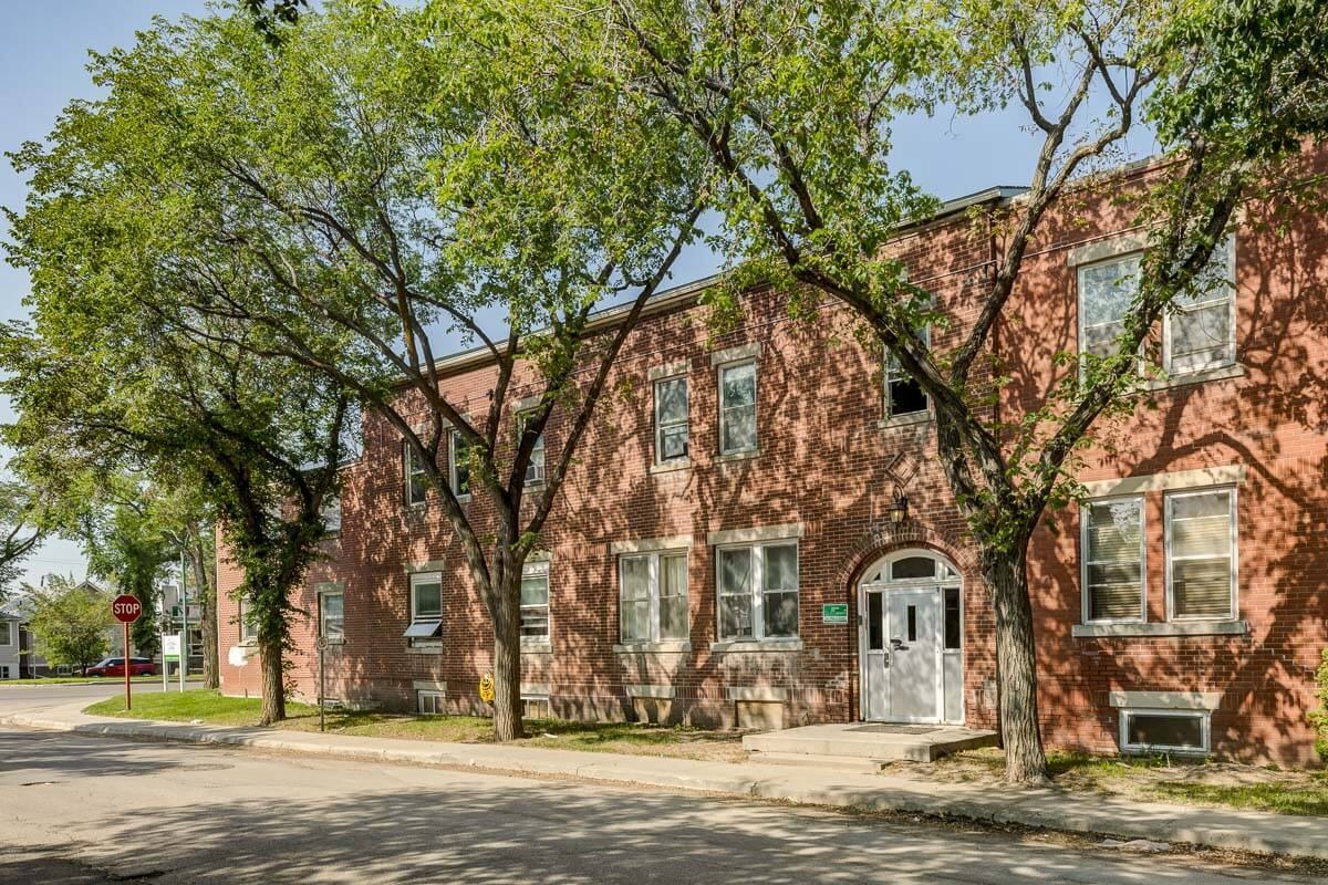 Victoria Arms Apartments 1602 Victoria Ave 1602, Regina, SK S4P 0P7