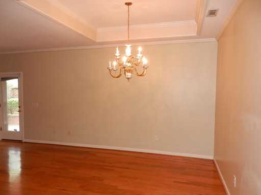 2825 7 Oaks Cir - Photo 2 of 11