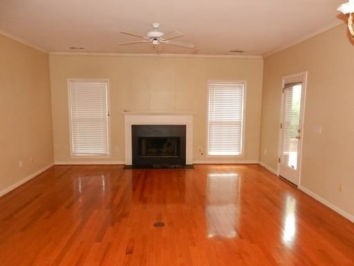 2825 7 Oaks Cir - Photo 3 of 11