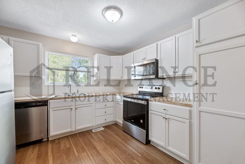 2928 N Holyoke St - Photo 7 of 27