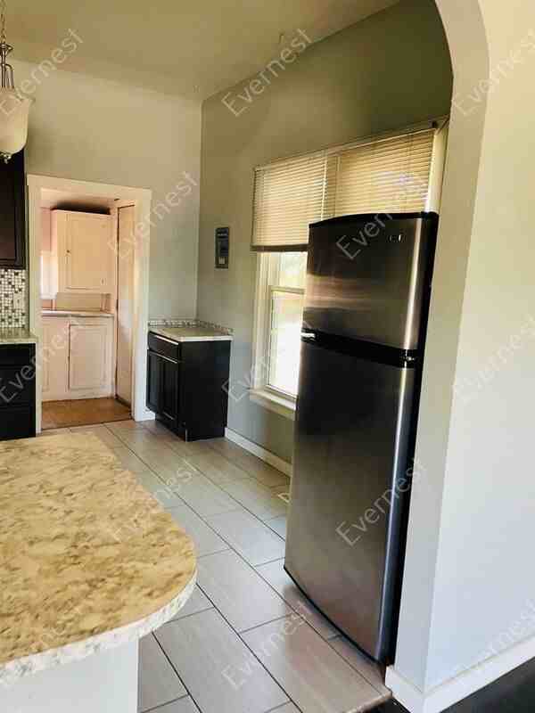 111 Riverside Ave - Photo 3 of 27