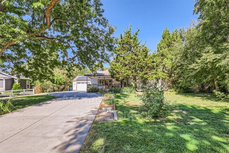 2175 Cody St - Photo 2 of 28