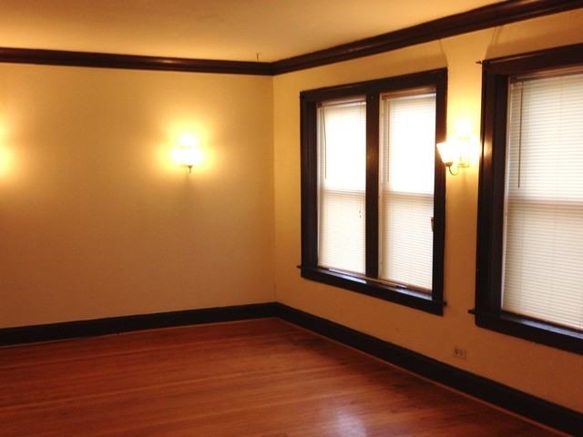 6337 N Clark St #2 - Photo 3 of 18