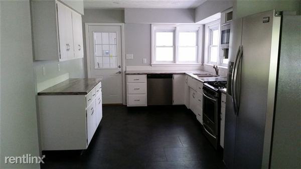 519 Hanover Dr - Photo 3 of 10