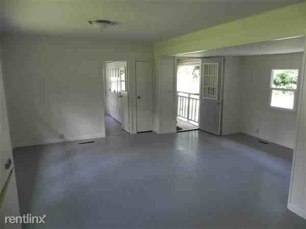 2310 N Parma Rd - Photo 2 of 11