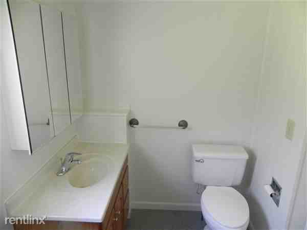 2310 N Parma Rd - Photo 3 of 11