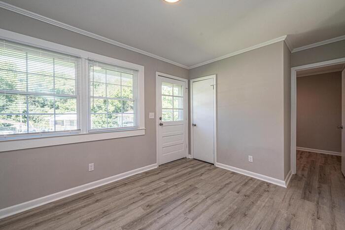 184 Mill St - Photo 3 of 25