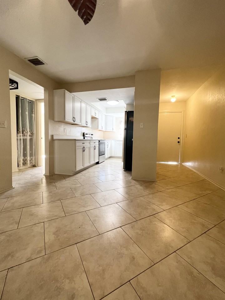 507 E San Sebastian Ct #1 - Photo 3 of 22