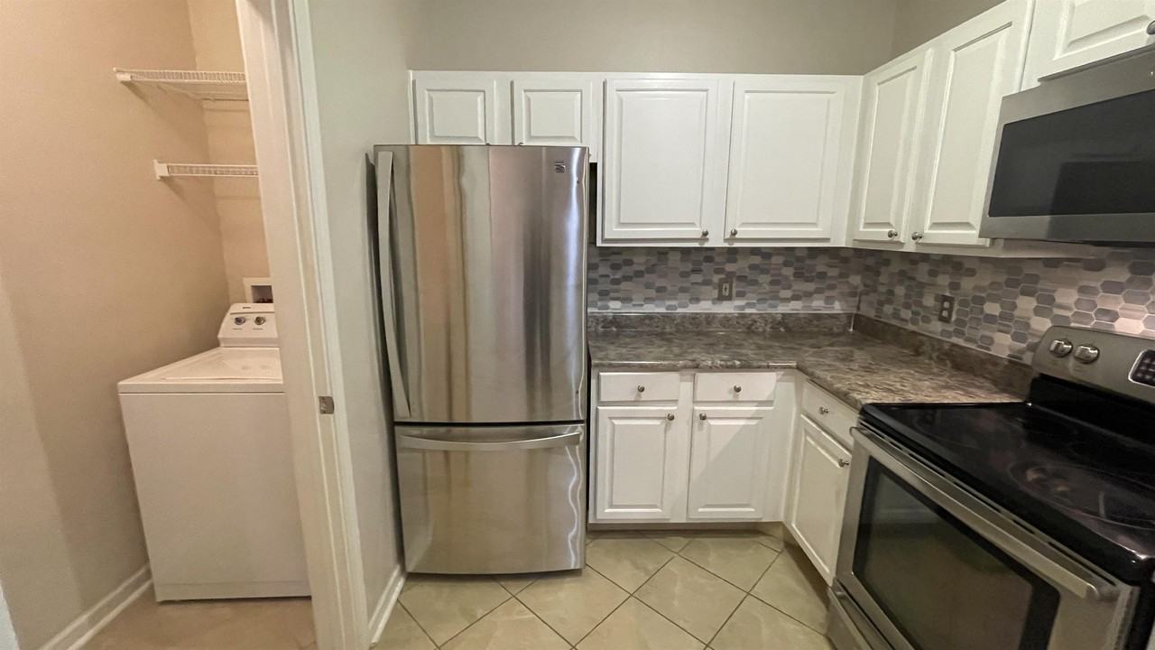 10539 Villa View Cir #10539 - Photo 6 of 35