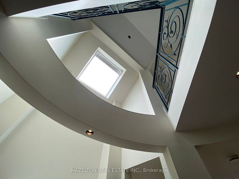 119 Chaplin Crescent - Photo 3 of 26