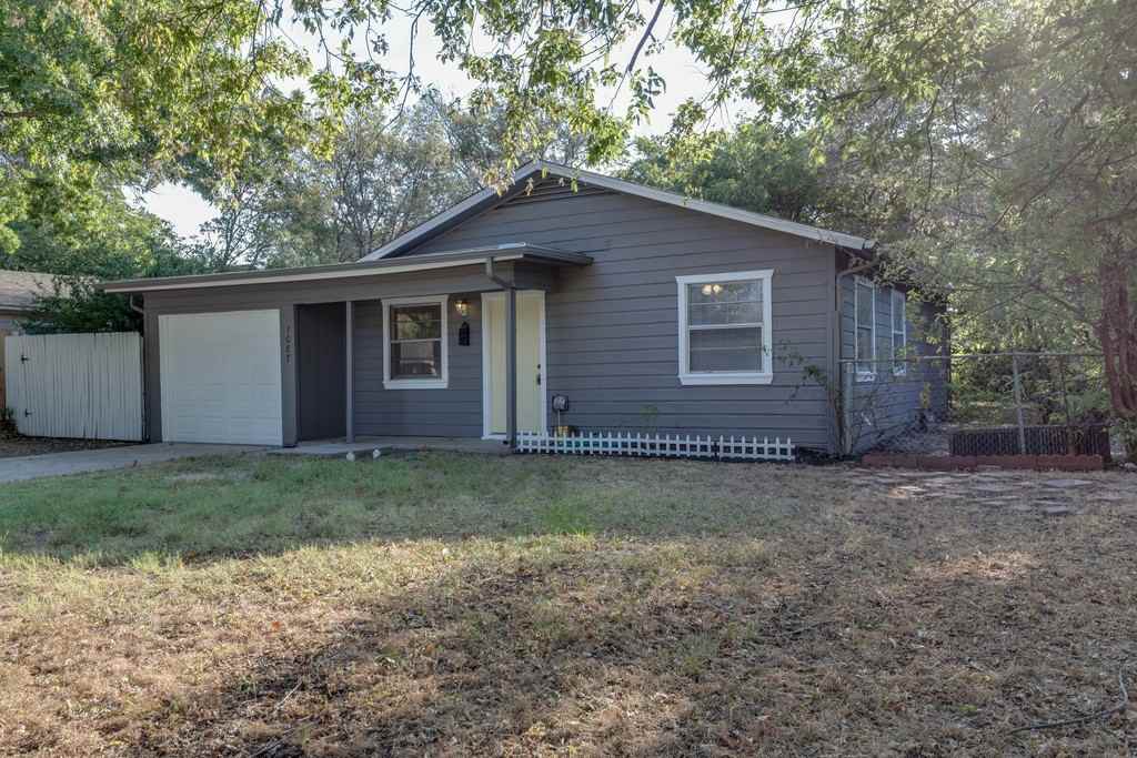 1087 Easy St - Photo 3 of 30