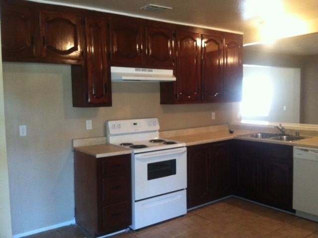 1118 1st St - Photo 3 of 4