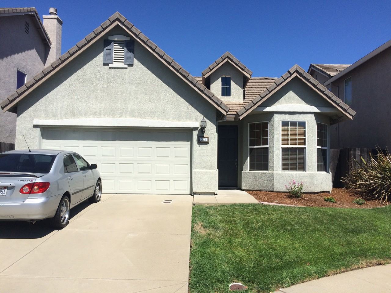 225 Needle Ct - Photo 2 of 17