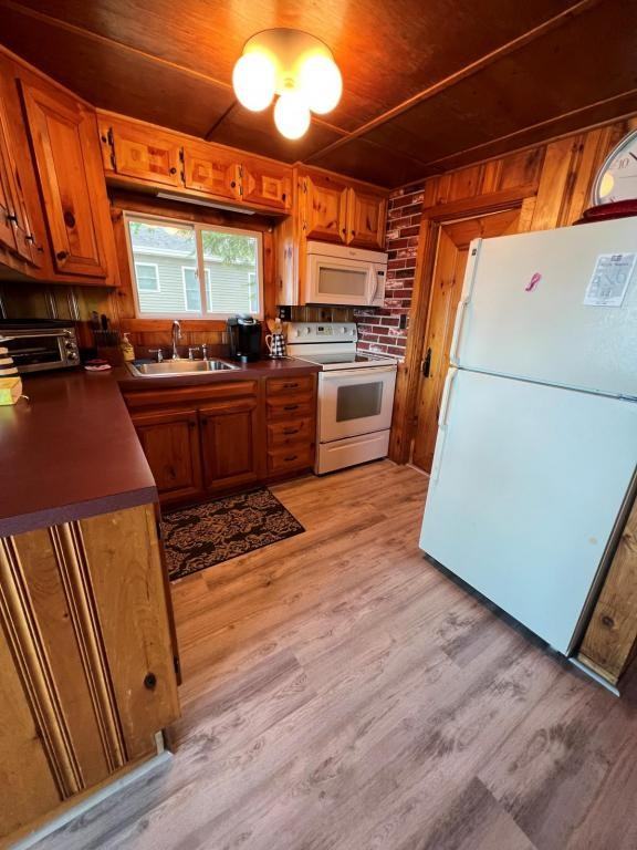 36 S Beach St - Photo 3 of 19