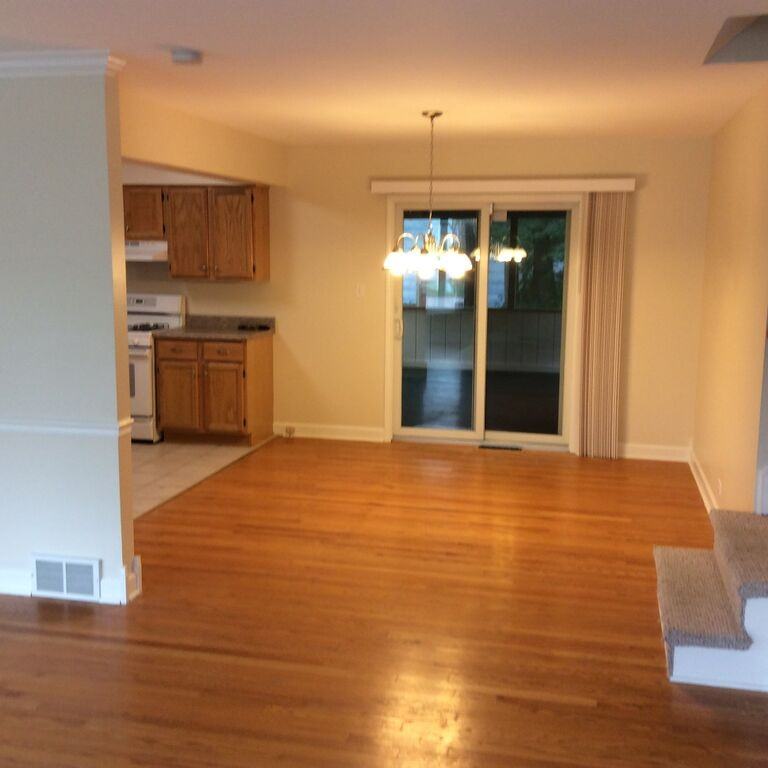 2540 Crescent Rd - Photo 3 of 16