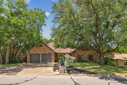 1402 Creekview Dr - Photo 3 of 10