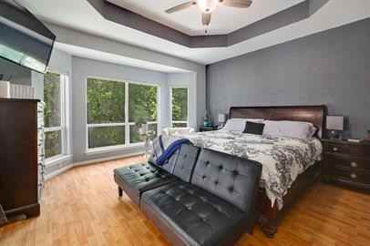 1402 Creekview Dr - Photo 2 of 10