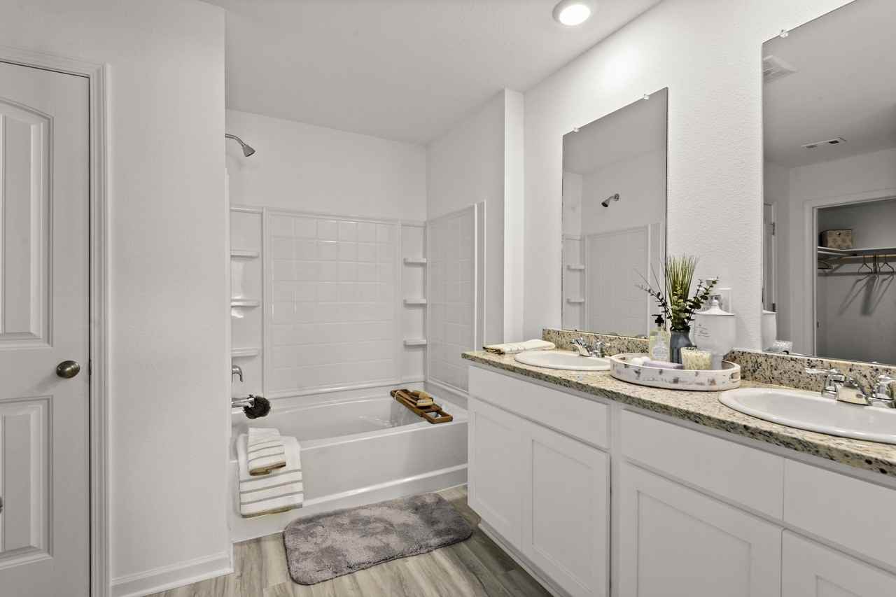 3007 Simpson Bayou Dr - Photo 2 of 38