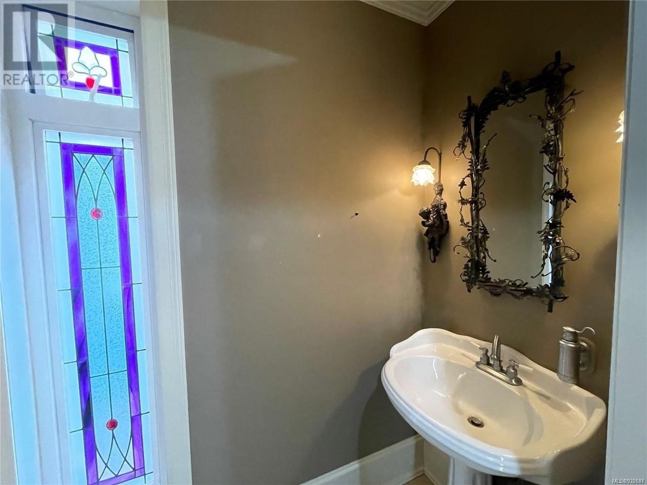 16 Lotus Street - Photo 4 of 13