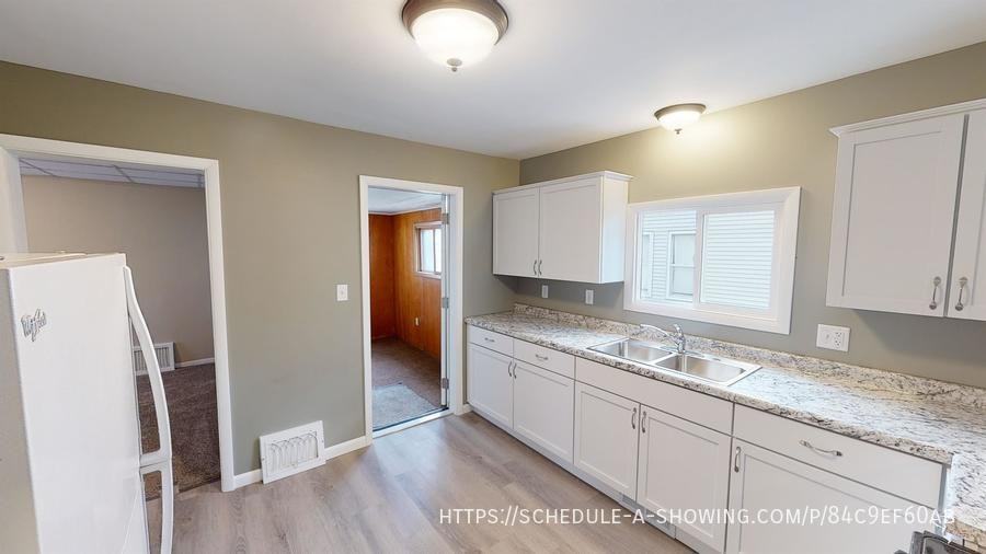 325 W Park St #1 - Photo 4 of 15