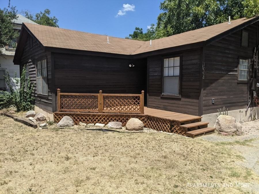 1008 Academy St - Photo 2 of 15