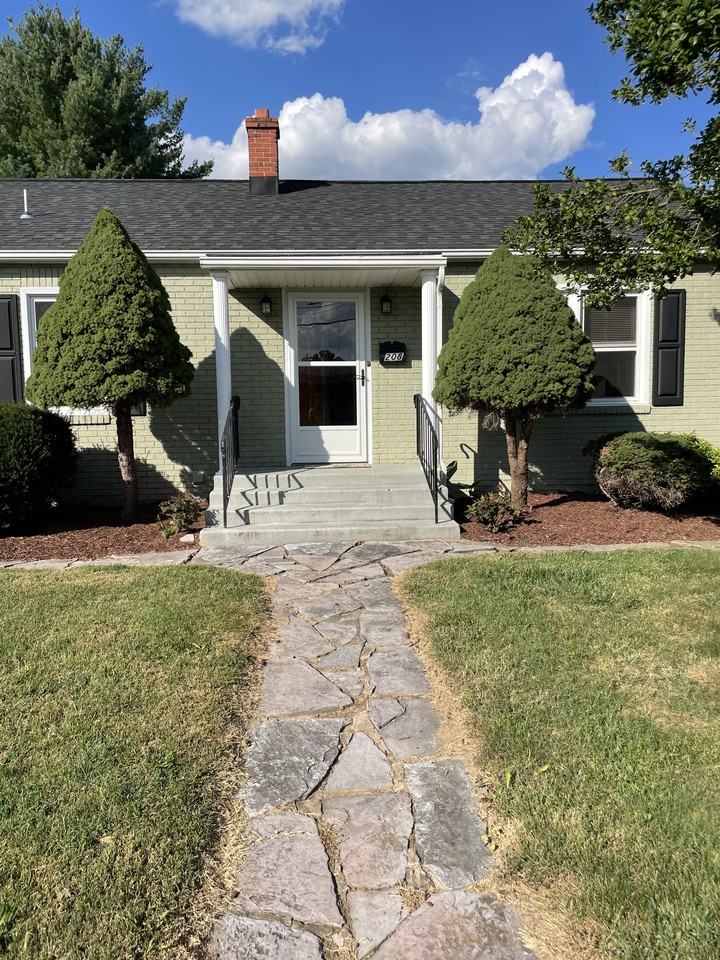 208 Broad St #NA - Photo 2 of 18